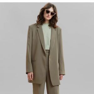 The Frankie Shop Relaxed Single-Button Blazer in Taupe